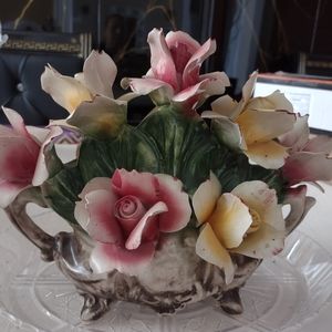 Capodemonte vase with flowers new